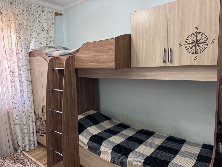 Двухъярусную кровать со шкафом