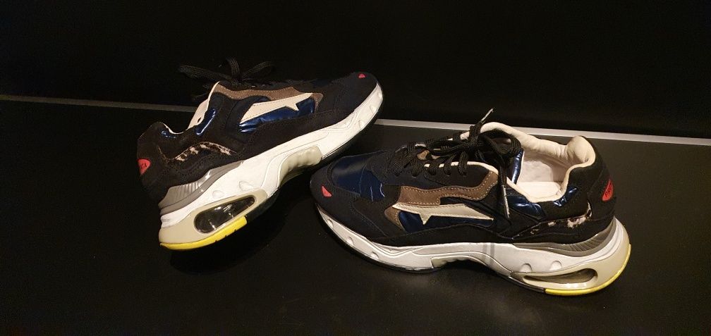 Adidași Skechers  PREMIATA