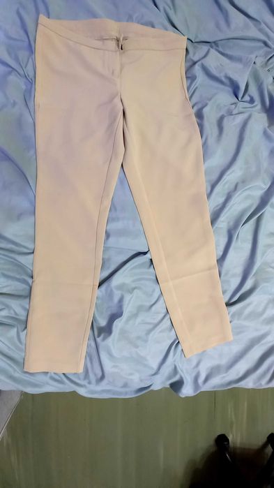 Pantaloni moderni de dama ,crem ,conici , mas. M 38-40