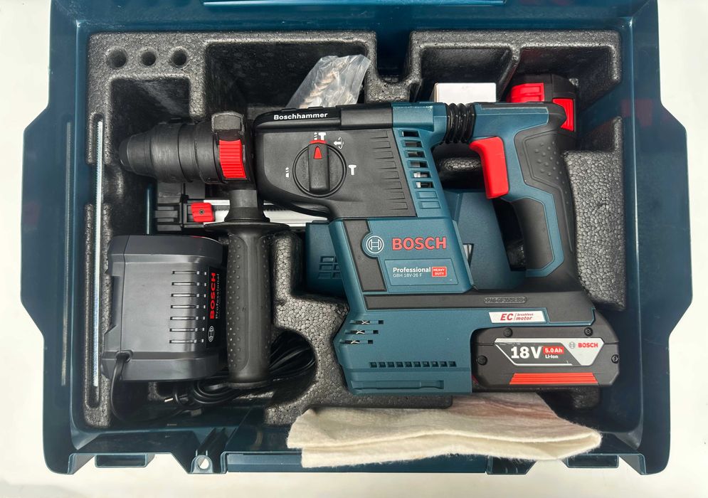 BOSCH GBH 18V-26 F + Bosch GDE 18V-16 - Безчетков перфоратор с прахоу.