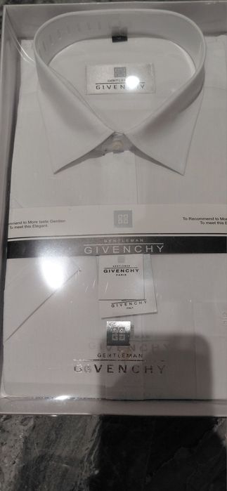 Рубашка Givenchy (Италия) с коротким рукавом.