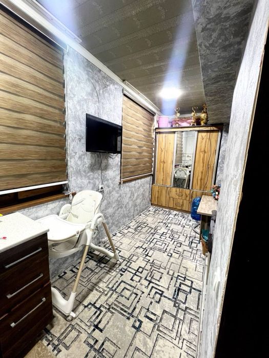 Chorsu kitob dokoni teppasida 3/1/4 kvartira sotiladi srochno