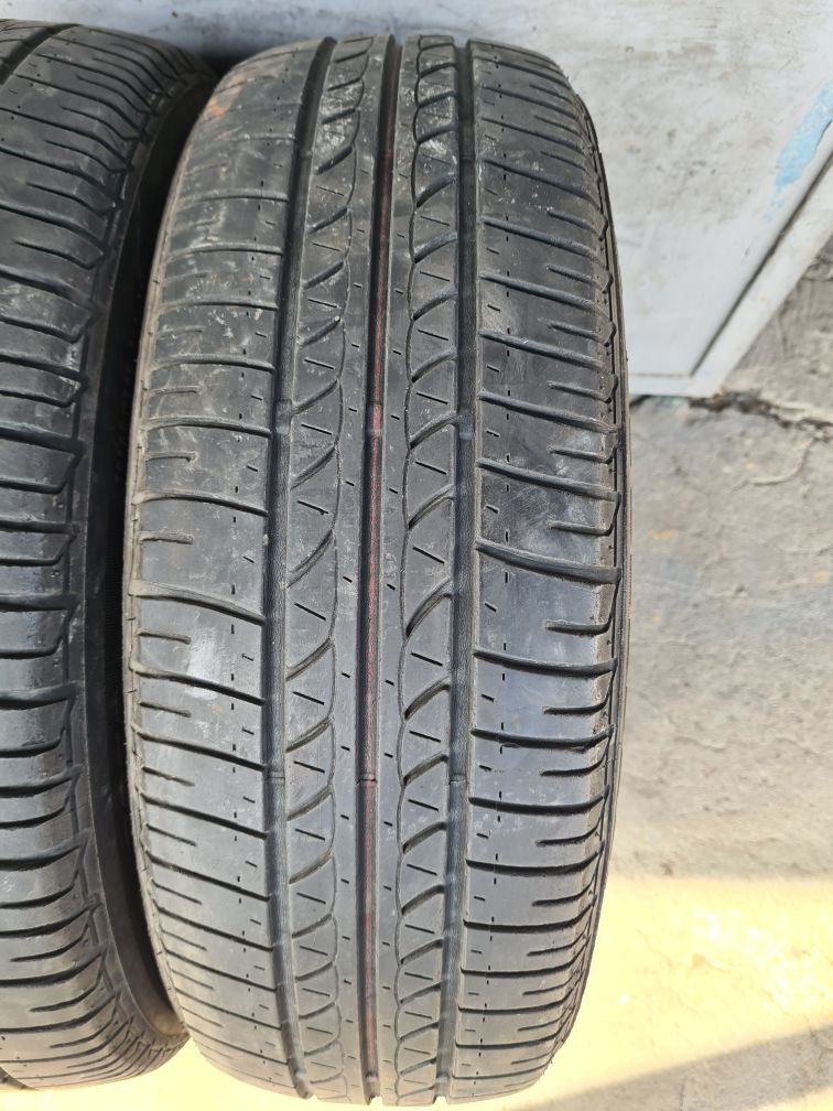 2 бр. летни гуми 175/65/15 Bridgestone 5 mm DOT 3808