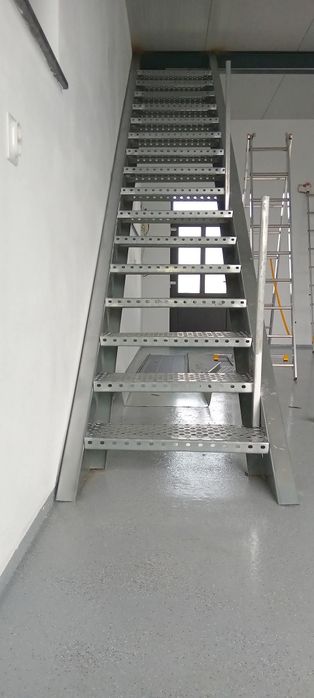 Scări metalice profesionale