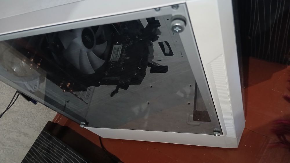 Компьютер САТЫЛАДИ 
Плата:H610M 
Видеокарта:rx580
Процессор: Intel i5