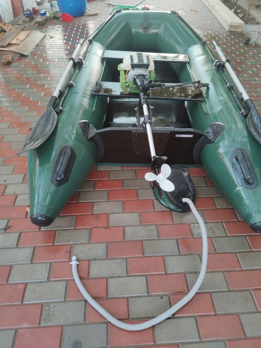 Vând barcă Colibri