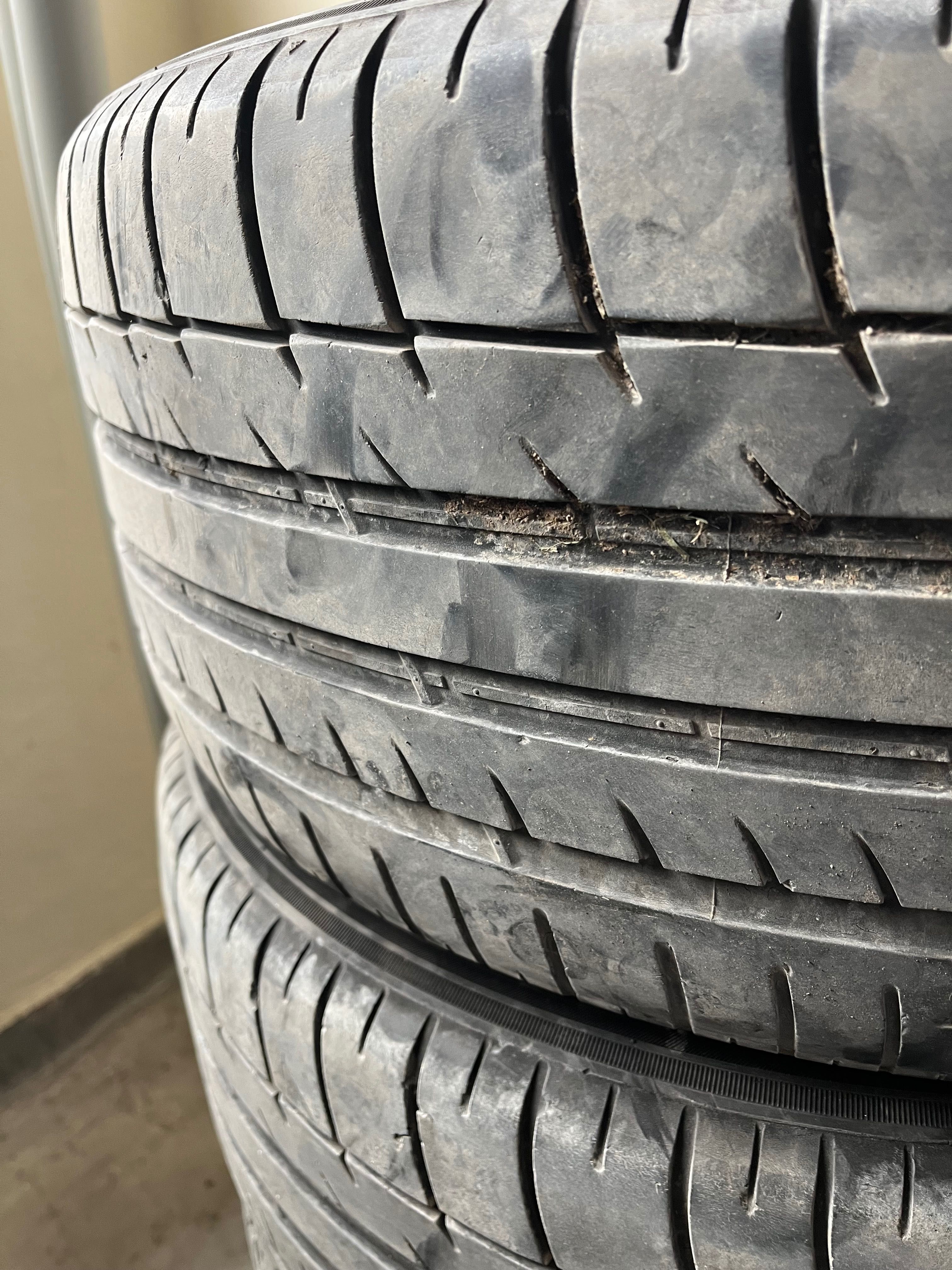 Продавам летни гуми 245/45R17