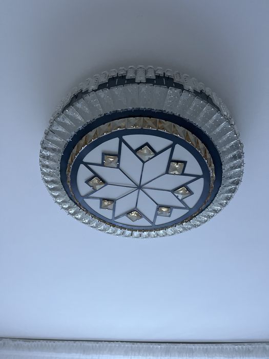 Продам коасивую Led люстру
