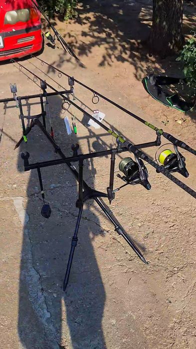 Vând 3 lansete delhpin partisan 250 bucata