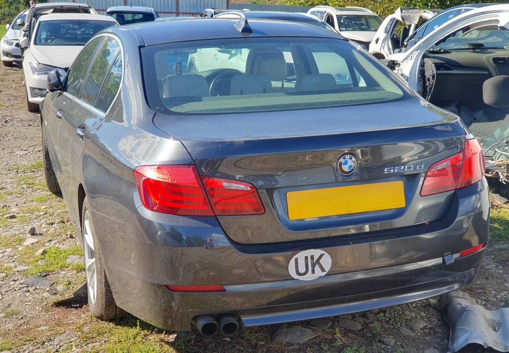 Dezmembrez BMW Seria 5 2.0 d 2011