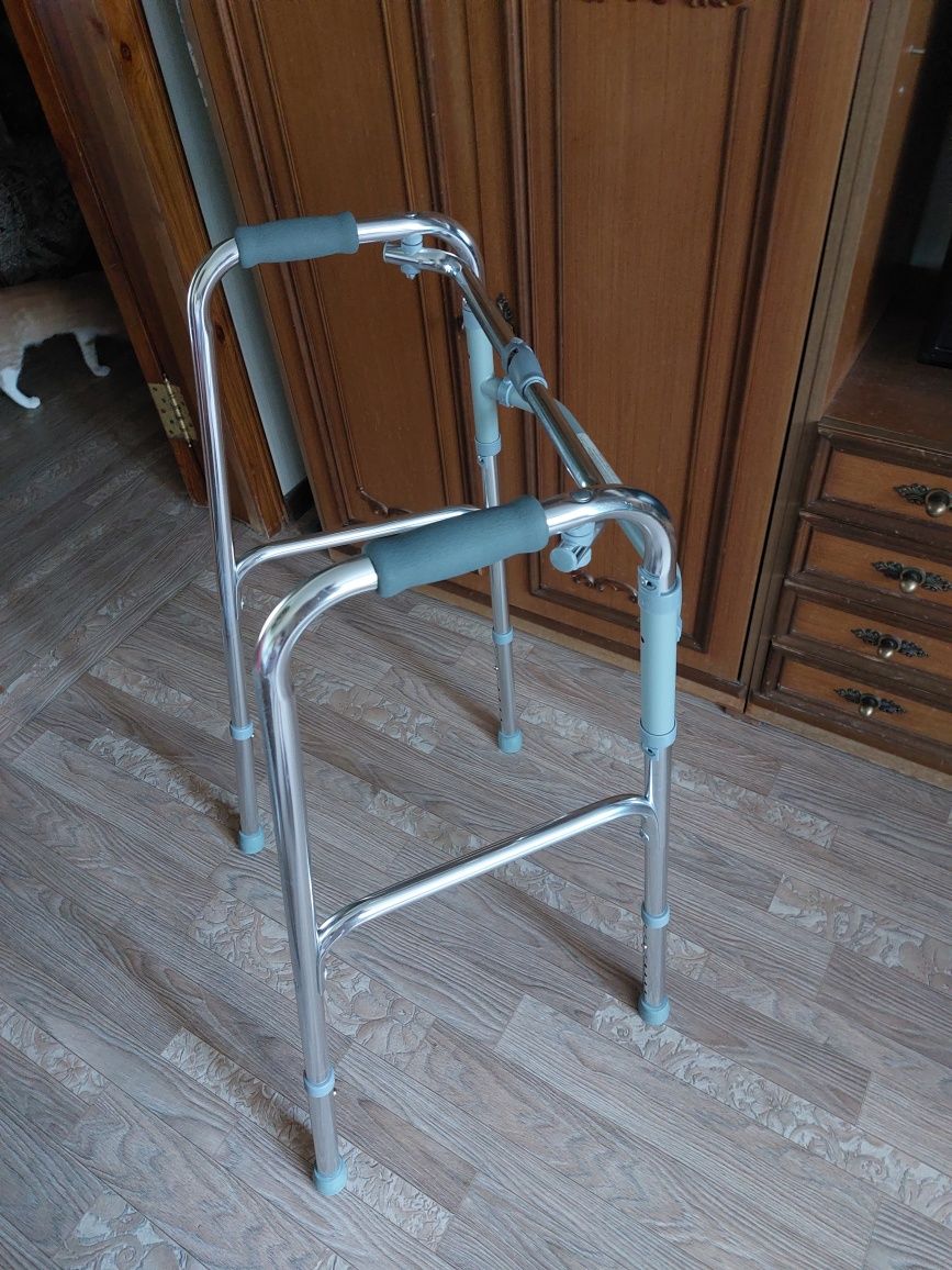 Продам ходунки для пожилых людей и инвалидов