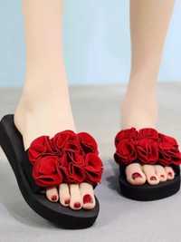 Дамски чехли с червени цветя