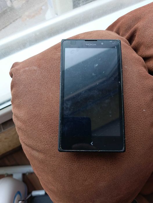 Телефон NOKIA DUAL SIM  работещ (за части )