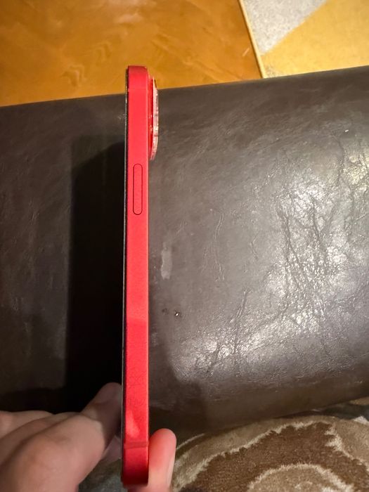 iPhone 14 • 128GB • Red • Отлично състояние • + 5 кейса