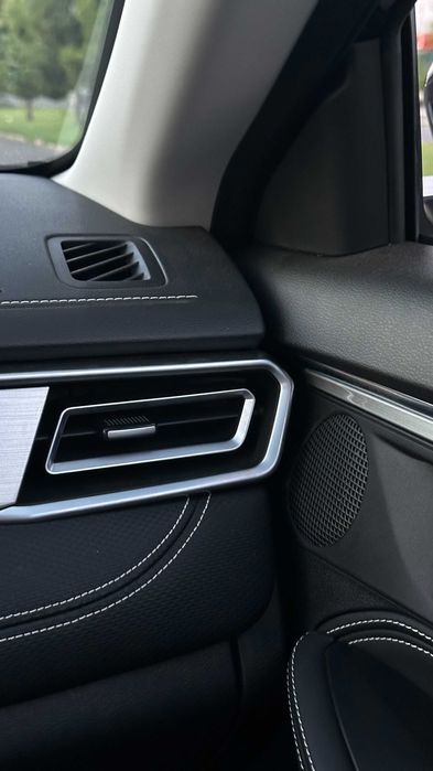 JAC j7 kuchli dvigitek, dizayn va yuqori tezlik