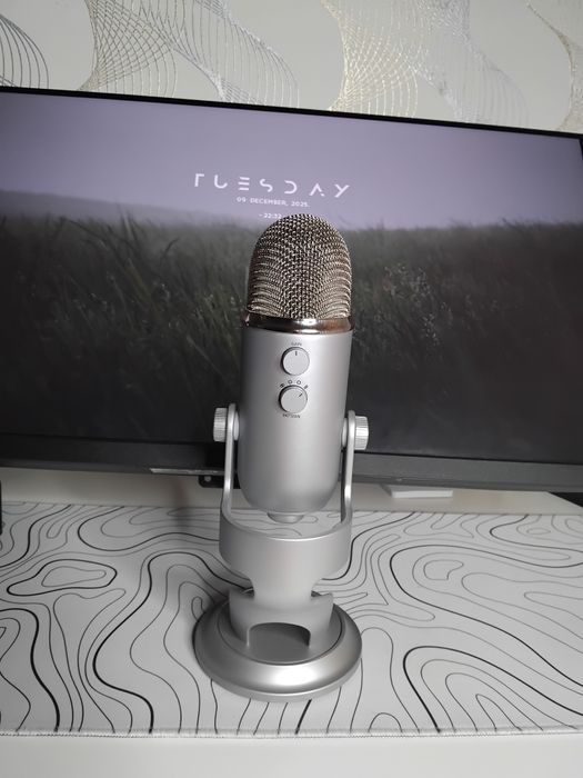 Микрофон Logitech Blue Yeti Silver