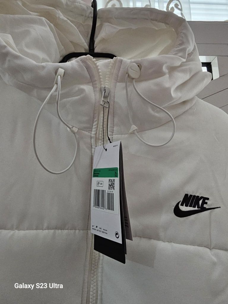Оригинално ново яке Nike