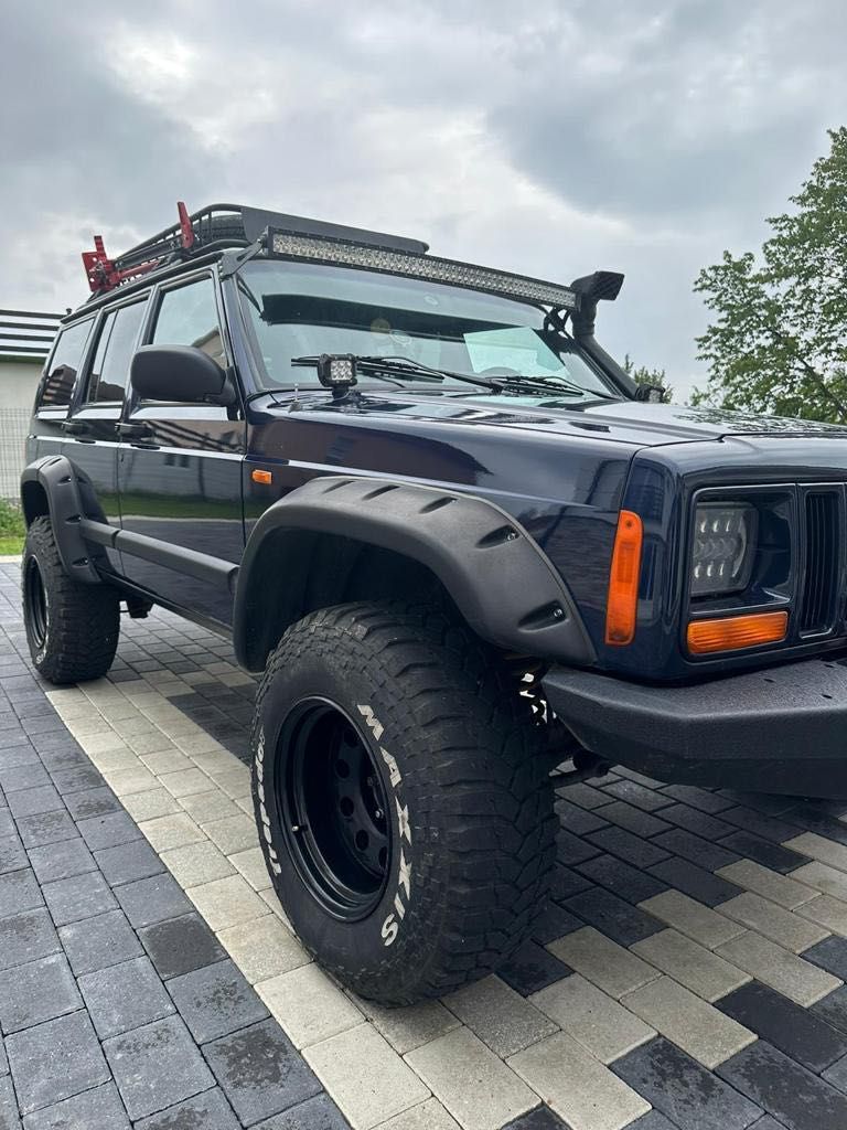 Jeep Cherokee xj anul 2000