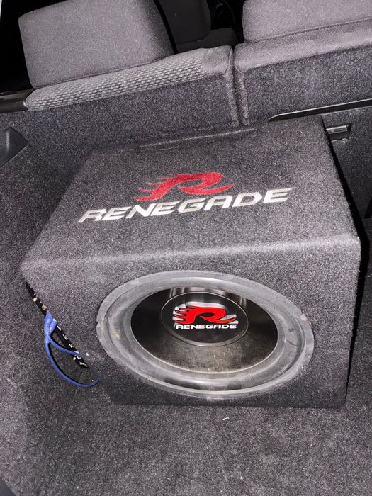 Vând subwoofer functional detali privat