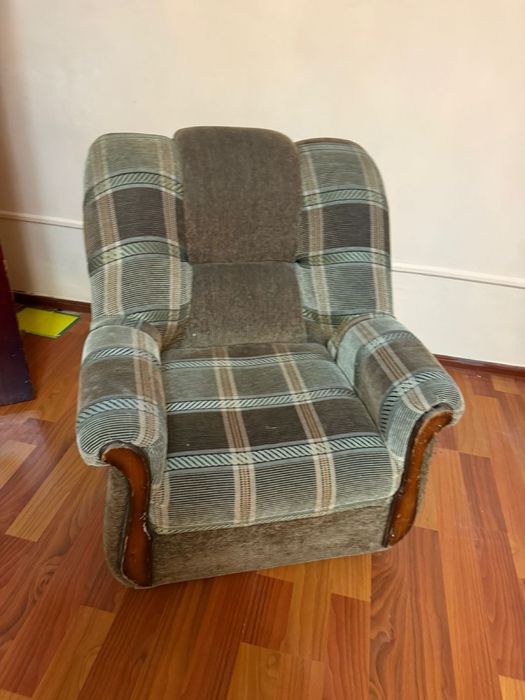 Кресло два в хорошем состоянии