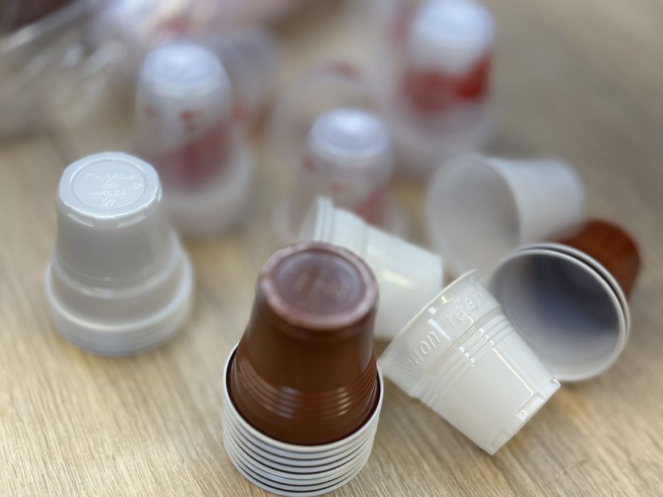 Pahare de plastic ieftine oferta cu zahar si paletine ambalate