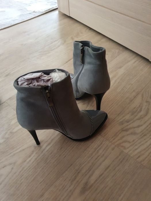 Обувь новая замшивая