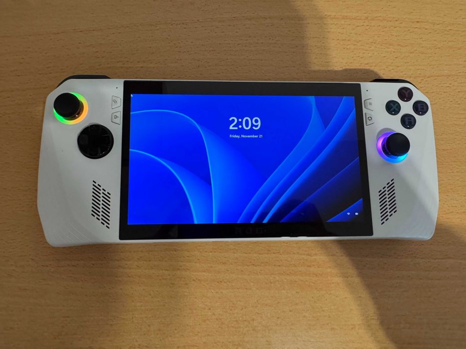 Asus ROG Ally Z1 Extreme + Оригинални аксесоари