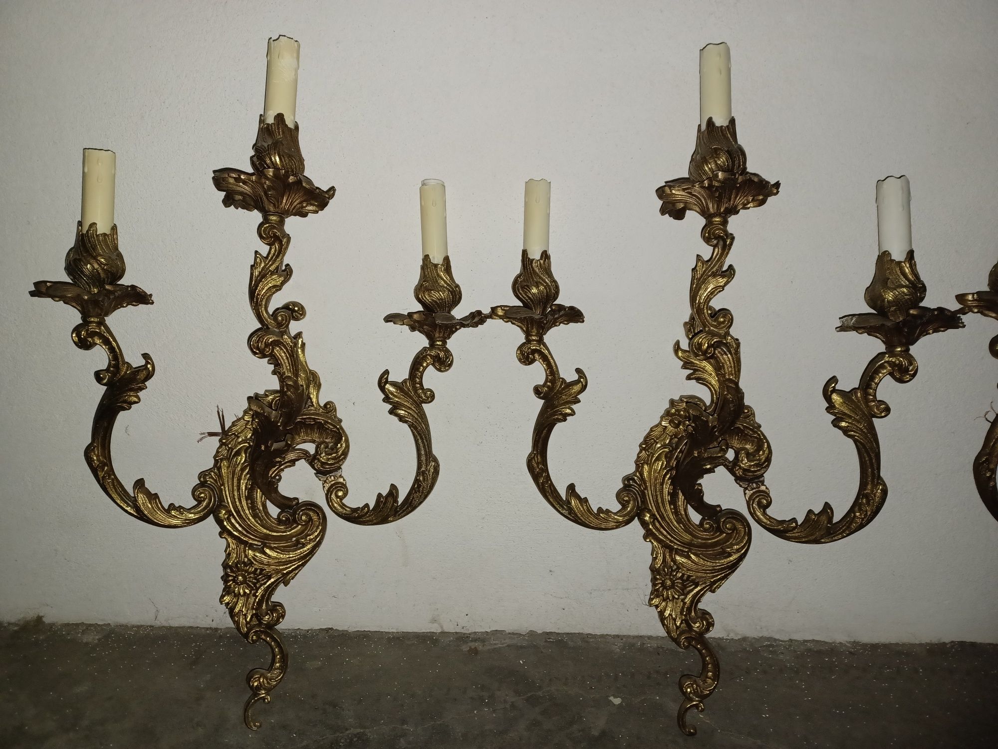Patru candelabre  antice de perete din bronz masiv