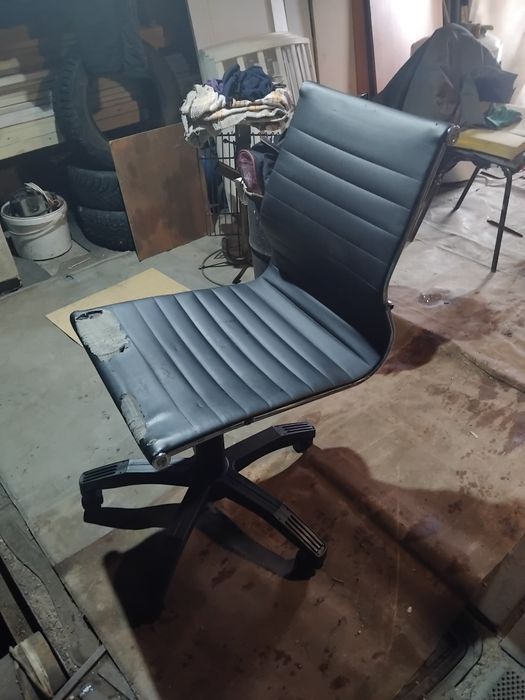 Стул офисный как есть.