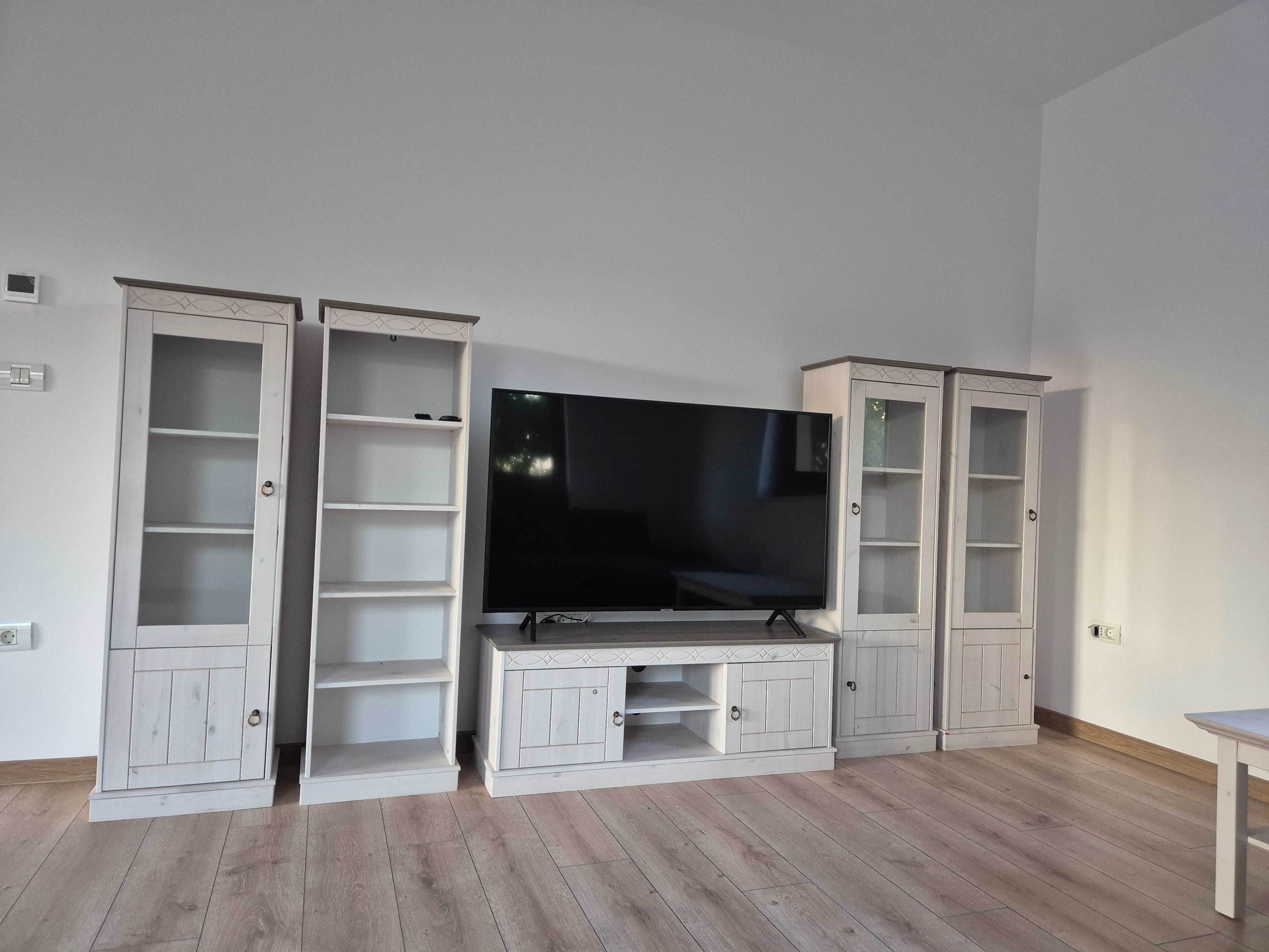 Set mobilier living cu masa TV si dulapioare