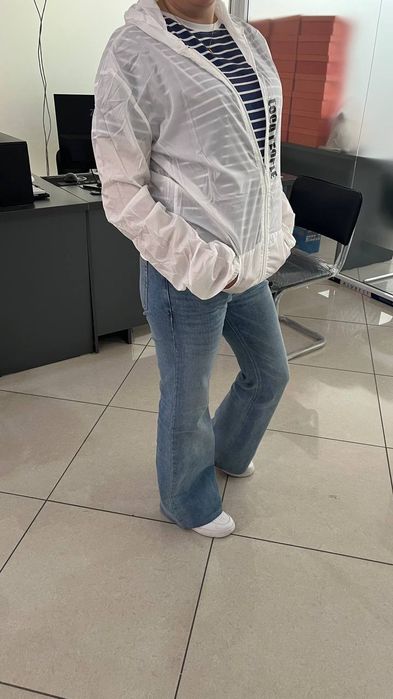 Vetrovkala 5 xil rang yomg‘ir  va qutow nurga qarwi