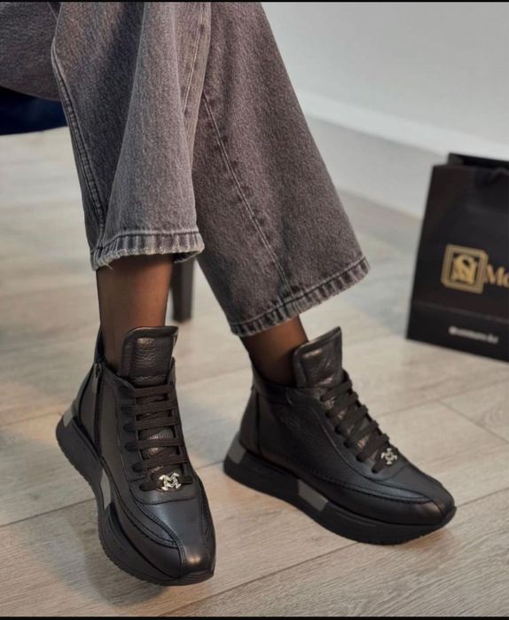 Продам зимние кроссовки