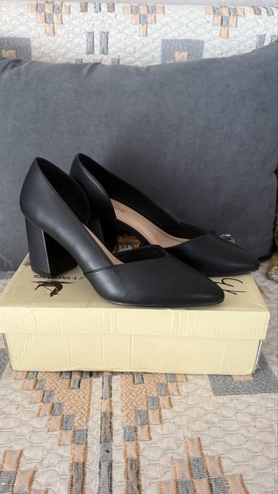 Продам новые классические туфли