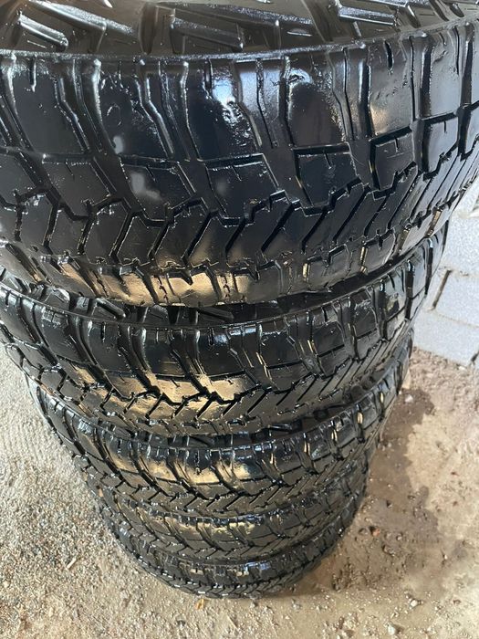 Продам шины грязевые LT275 70 R17