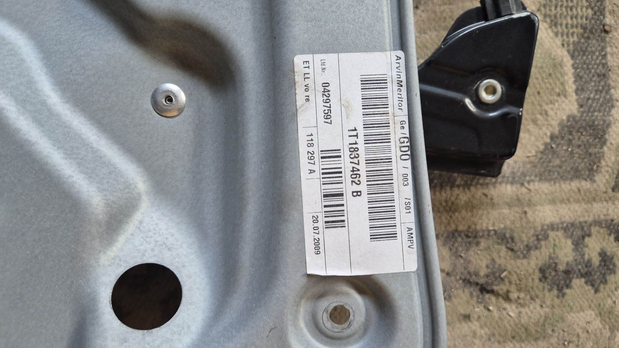 ДЕСЕН Механизъм Стъклоповдигач за VW тоаран 2003- 2010г