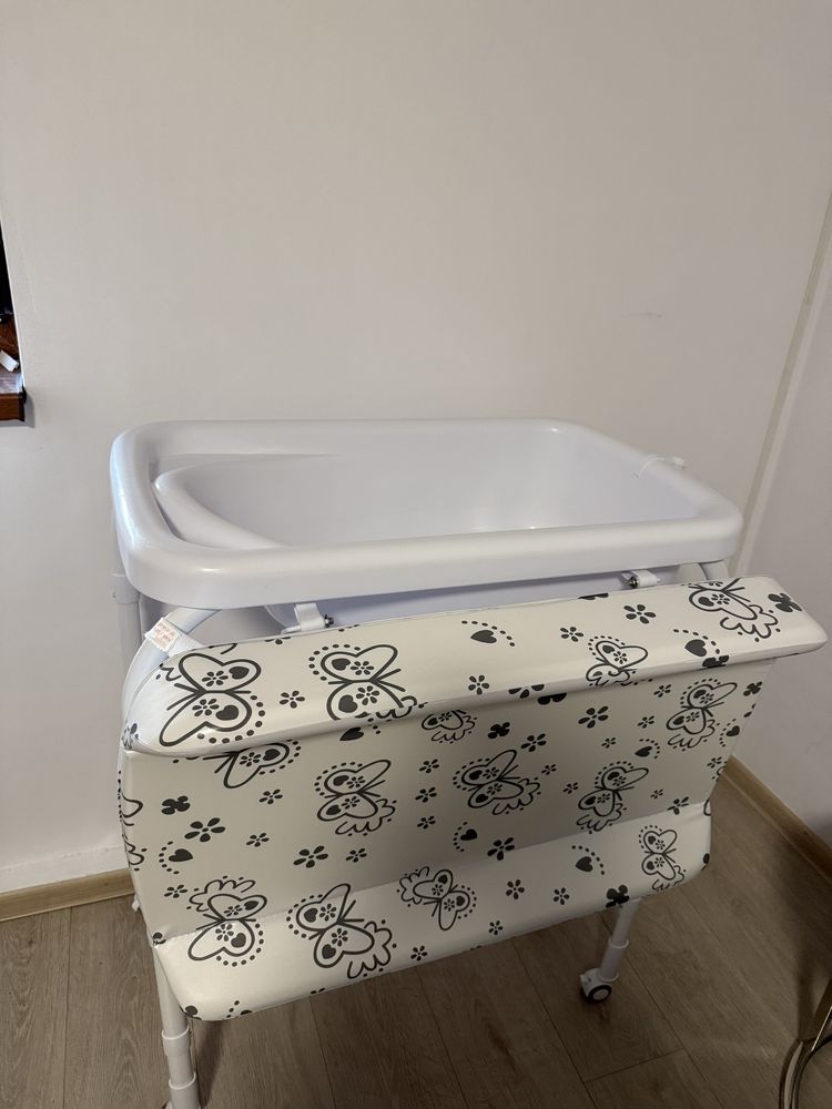 Masă de infasat cu cadita, pliabilă