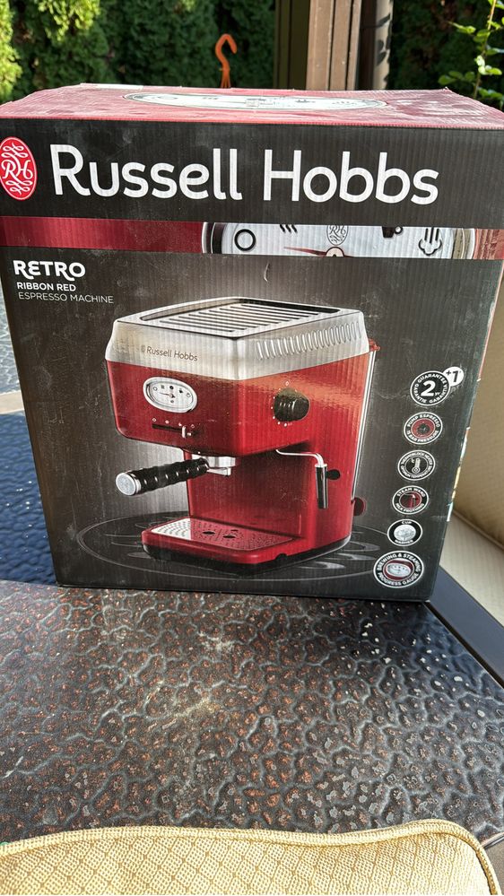Espressor russell hobbs retro