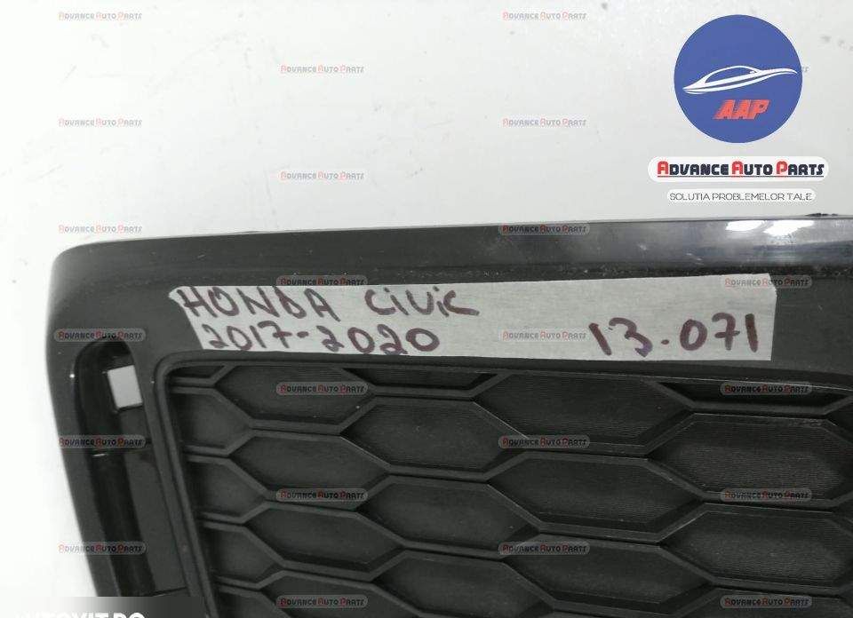 Хонда Цивик / Honda Civic Оригинална дясна решетка за задна броня