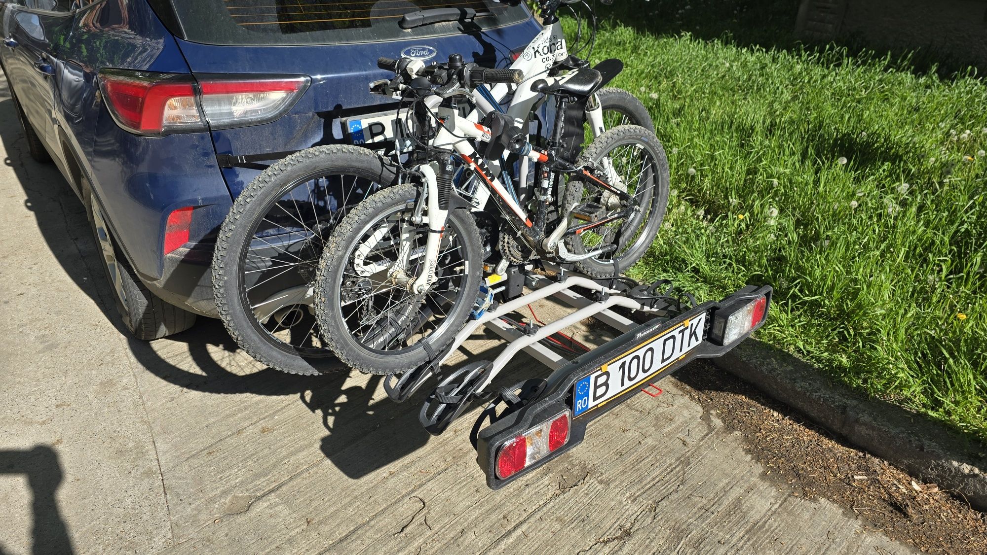 Inchiriez suport 4 biciclete pentru carlig