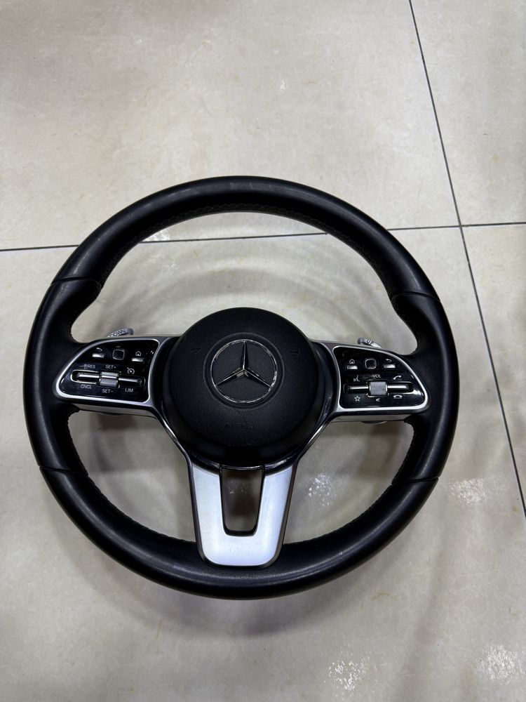 Mercedes-Benz rul yaxshi xolatda