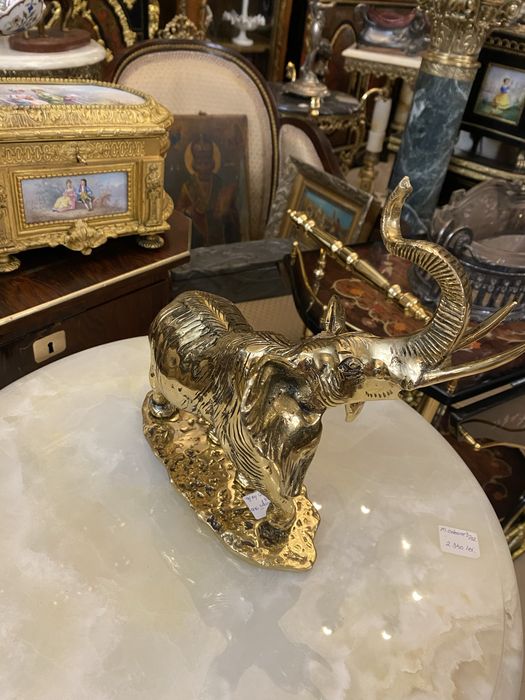 Elefant din bronz
