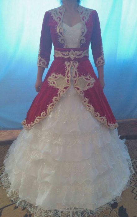 Продам или сдам в аренду национальное свадебное платье с саукеле