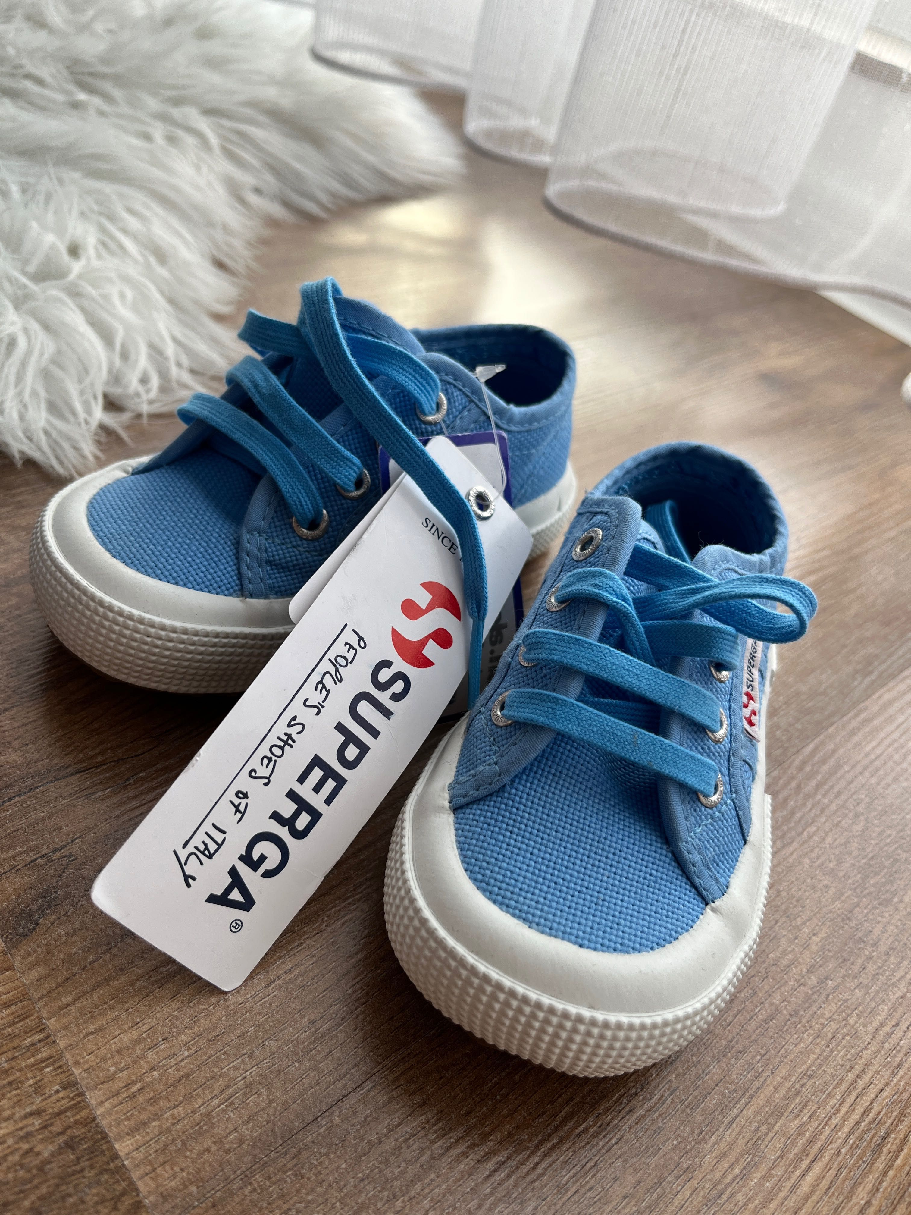 Нови детски обувки Superga 35 лв