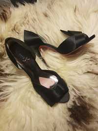 Vând sandale de gală Paris Hilton