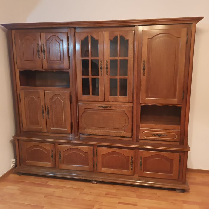 Mobilă  din lemn masiv