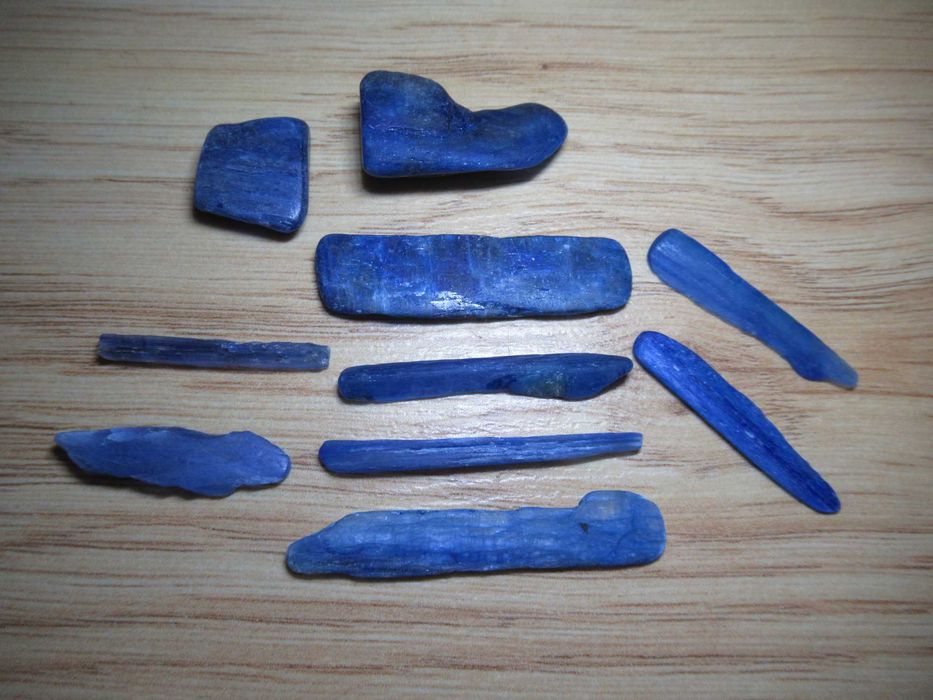 Естествени Сапфири и Сини Лабрадорити,Кианити