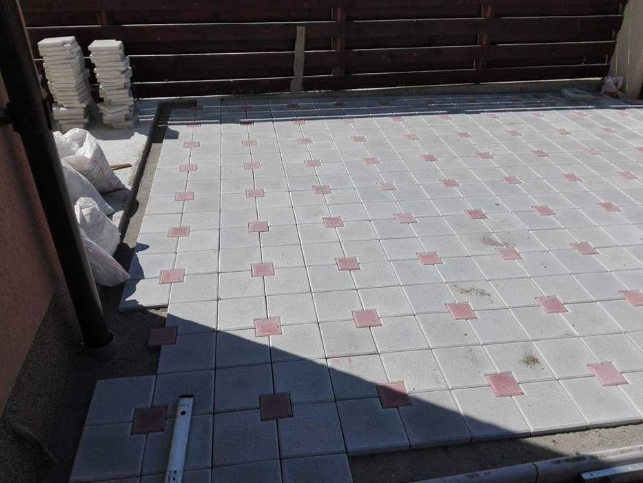 Fabrica de pavaje si pavele model 40x40 Striat de la 39lei mp Montaj