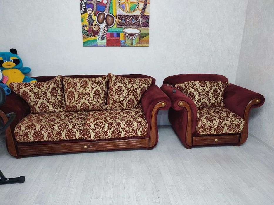 Продам диван трансформер  с двумя  креслами  в очень хорошем состоянии