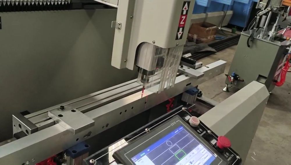 CNC фреза за всички видове цветни метали-алуминий, PVC, дърво, дограма