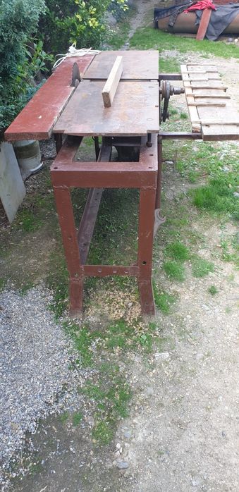 Vând mașină tâmplărie